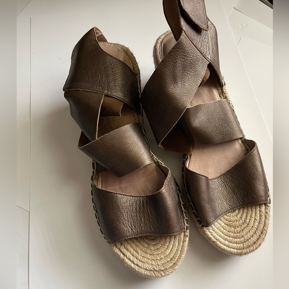 Eileen Fisher Willow Metallic Espadrille Wedge Sandal - Picture 2 of 9